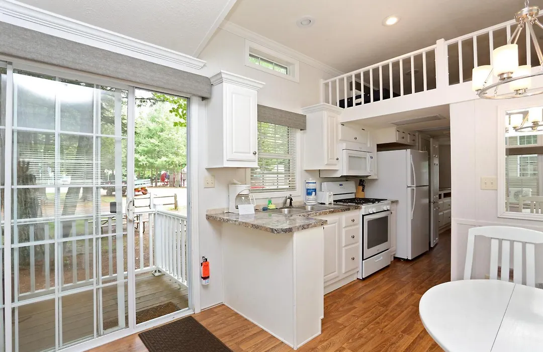 Moody Beach Camping Resort Cottage - Loft-1
